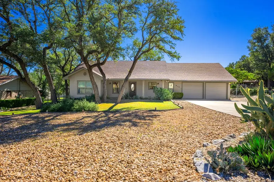 217 Skyview Dr, Kerrville, TX 78028 - Image #2