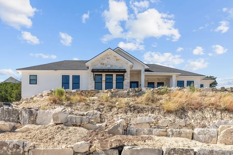 1827 Foothills Dr, Kerrville, TX 78028 - Image #2