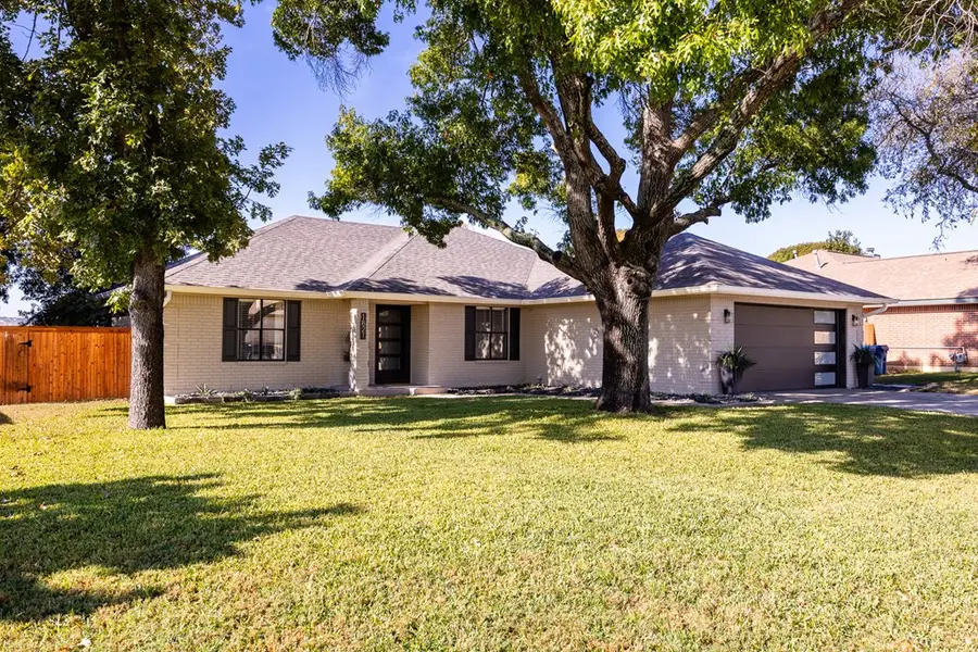 1821 Lois St, Kerrville, TX 78028 - Image #2