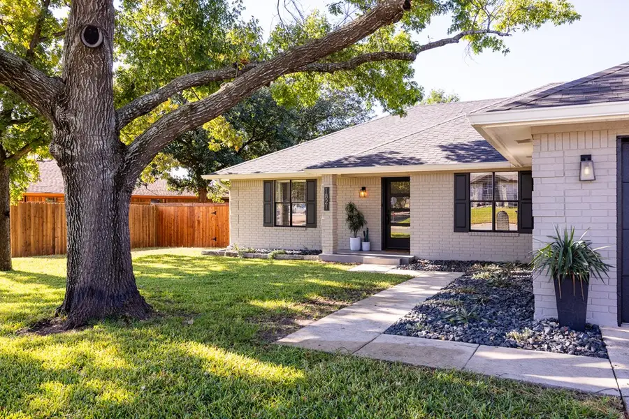 1821 Lois St, Kerrville, TX 78028 - Image #3