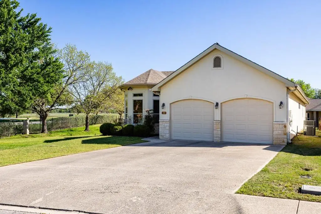 2809 Indian Wells Dr, Kerrville, TX 78028 - Image #1