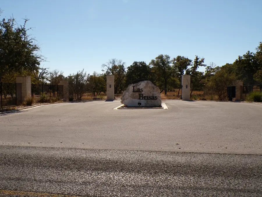 196 Las Brisas Dr, Kerrville, TX 78028 - Image #2