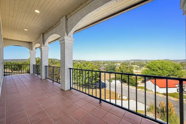 305 Lakewood Dr, Kerrville, TX 78028