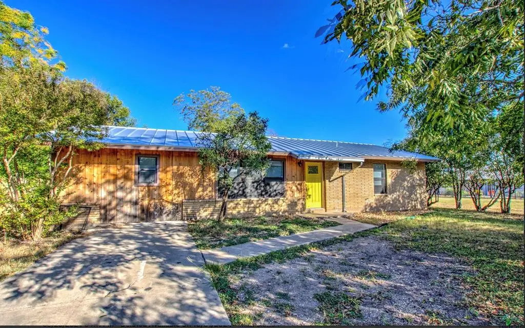 711 Center St, Kerrville, TX 78028 - Image #1