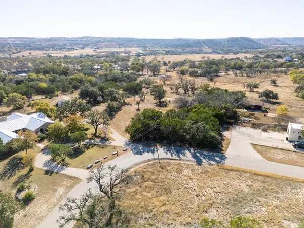 160 Roundabout Lane, Kerrville, TX 78028