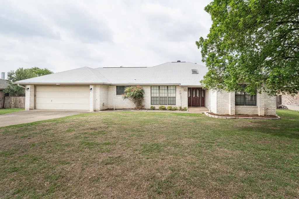 108 Holly Hill Dr, Ingram, TX 78025 - Image #1