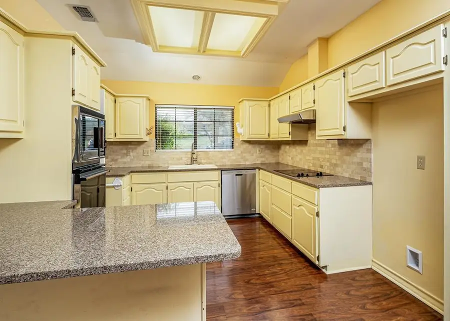 108 Holly Hill Dr, Ingram, TX 78025 - Image #2