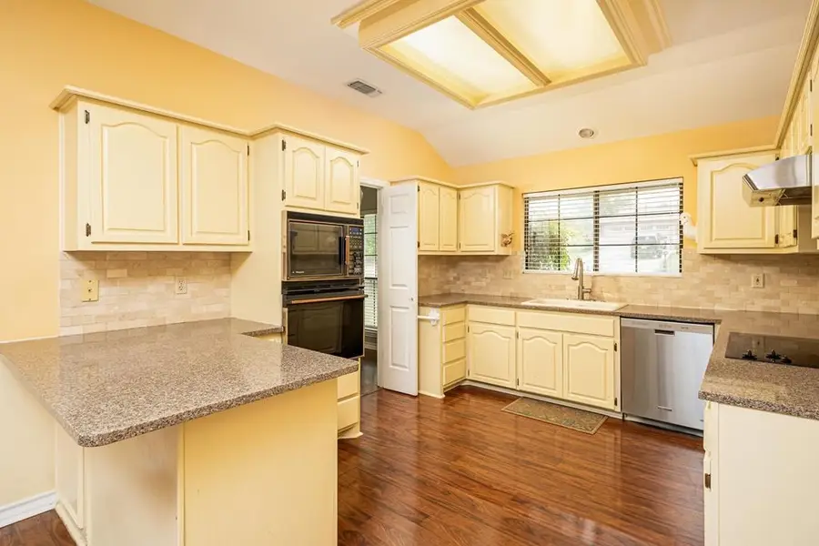 108 Holly Hill Dr, Ingram, TX 78025 - Image #3