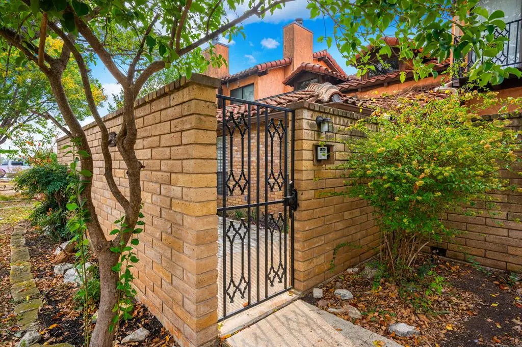 1123 Lois St, Kerrville, TX 78028 - Image #1