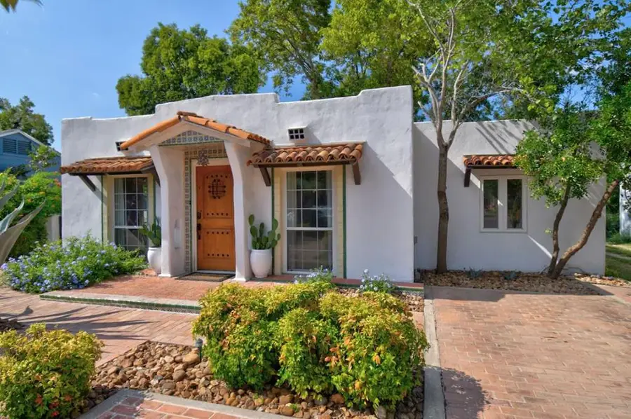 409 W Water St, Kerrville, TX 78028 - Image #2