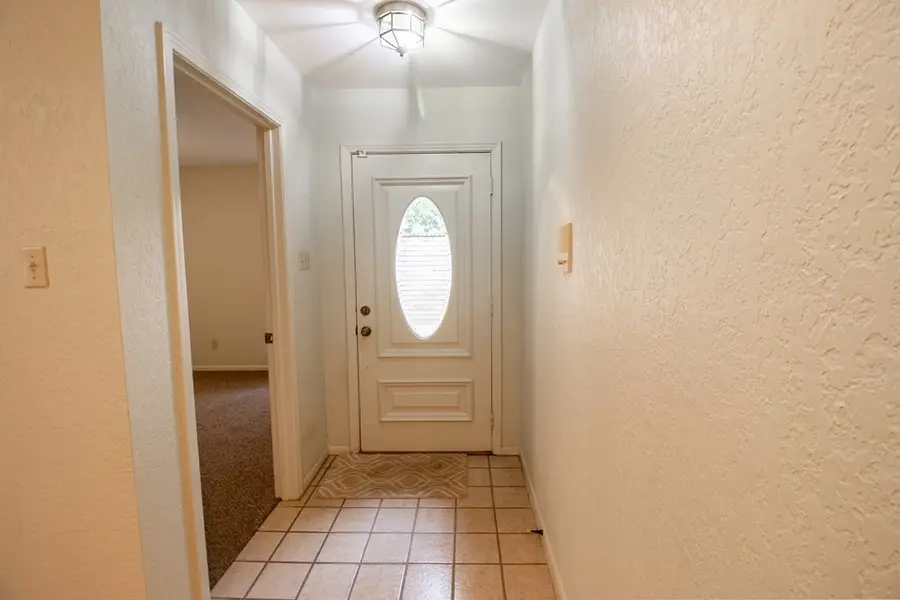 1127 Lois St, Kerrville, TX 78028 - Image #3