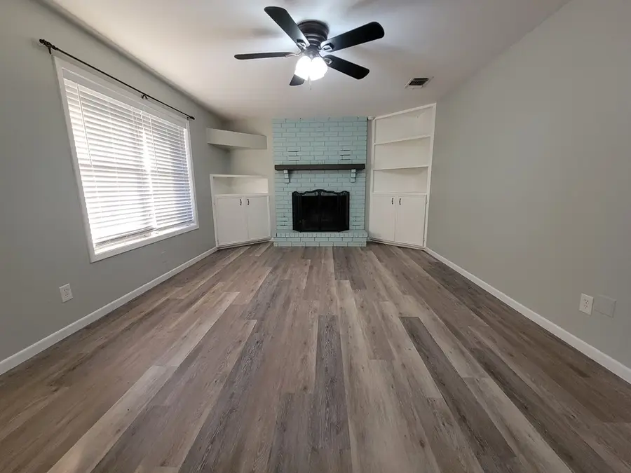 109 Seventh St, Ingram, TX 78025 - Image #2