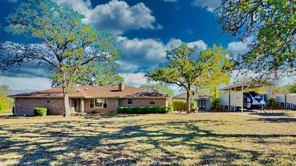 405 E Oak Wood Rd, Kerrville, TX 78028 - Image #1