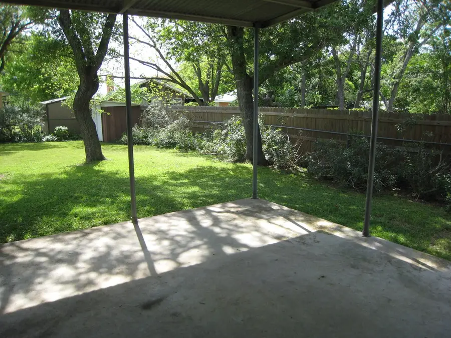 1129 Nancy Beth Dr, Kerrville, TX 78028 - Image #2
