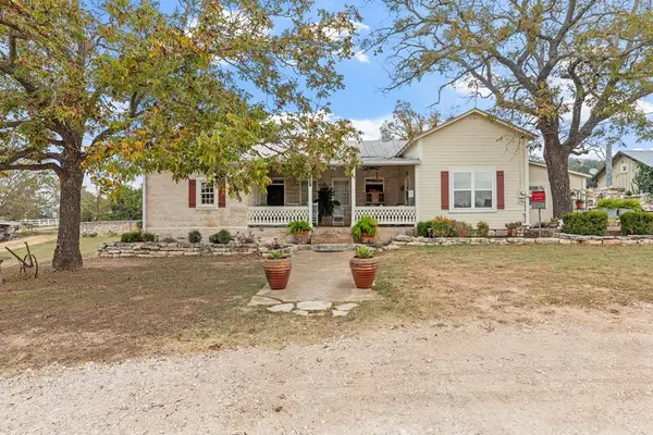1447 Royal Oaks Loop, Fredericksburg, TX 78624