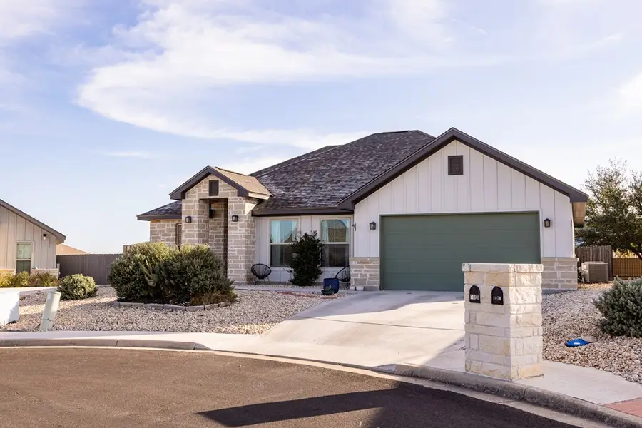 1069 Roanoke Ln, Kerrville, TX 78028 - Image #3