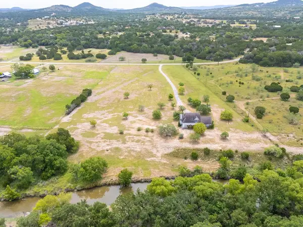 369 Deer Valley Rd, Bandera, TX 78003