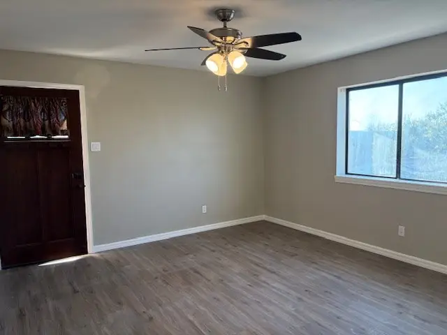 1504 Fifth St, Kerrville, TX 78028 - Image #2