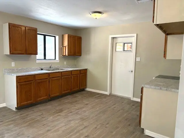 1504 Fifth St, Kerrville, TX 78028 - Image #3