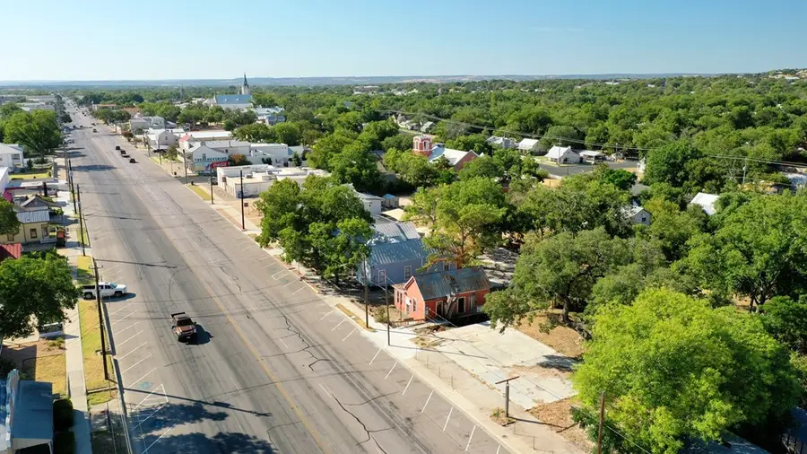 513/515 Main St, Fredericksburg, TX 78624 - Image #3