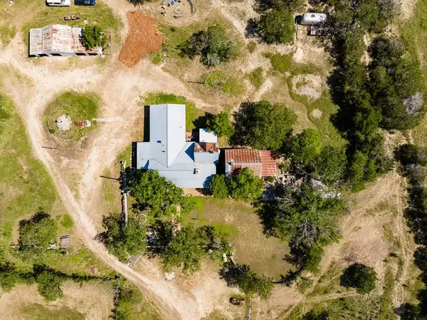 684 Stoneleigh Rd, Center Point, TX 78010