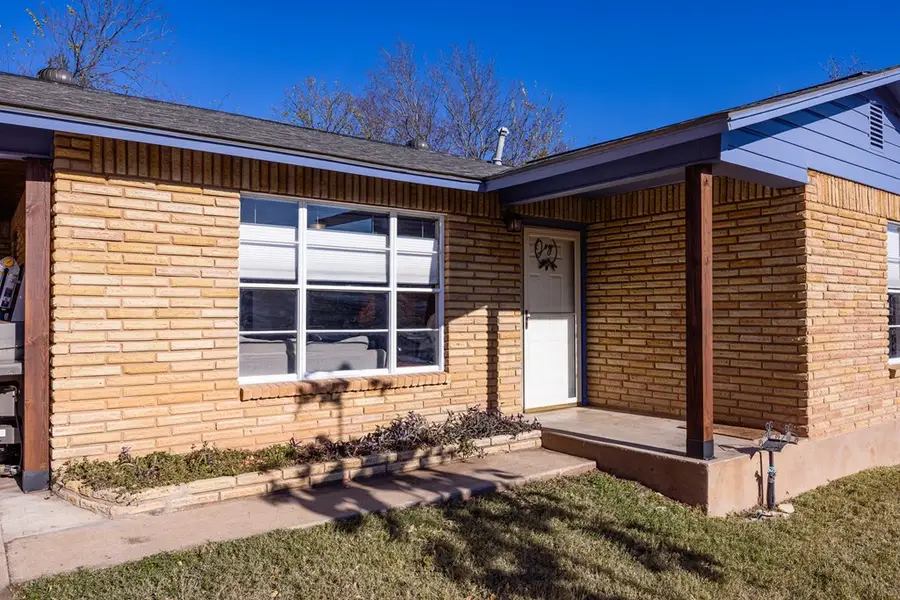 608 Rees St, Kerrville, TX 78028 - Image #2