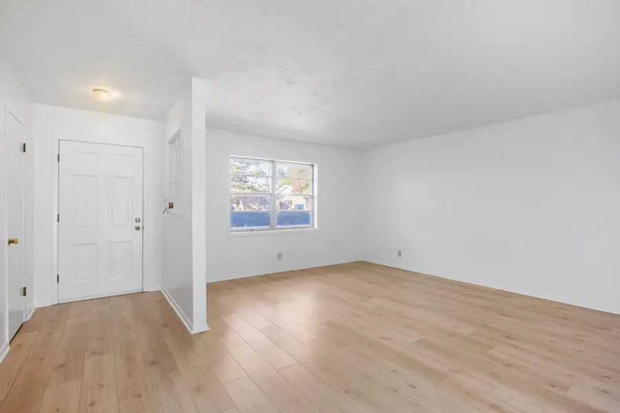 301 A/B Manor Dr, Kerrville, TX 78028 - Image #2