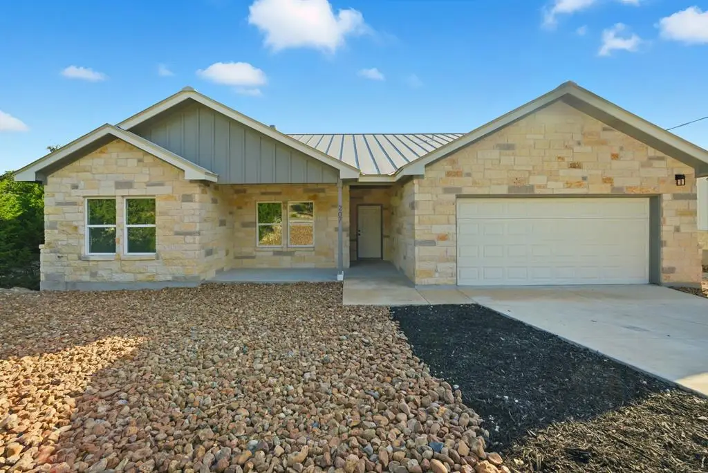 207 Deer Oaks Dr, Lakehills, TX 78063 - #1
