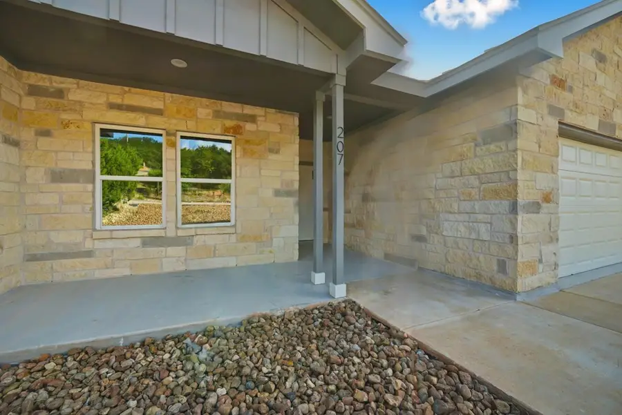 207 Deer Oaks Dr, Lakehills, TX 78063 - #2