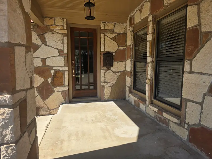 108 F St, Kerrville, TX 78028 - Image #3