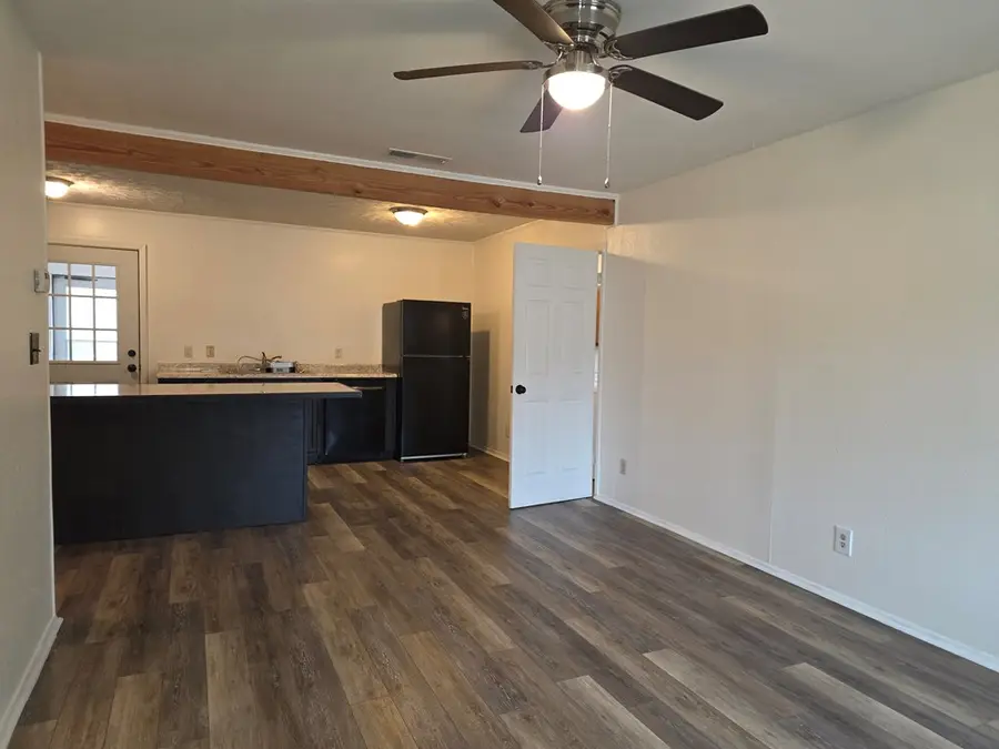 221 Miller St, Kerrville, TX 78028 - Image #3