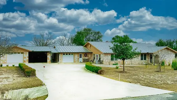 305 Rock Ridge Rd, Kerrville, TX 78028