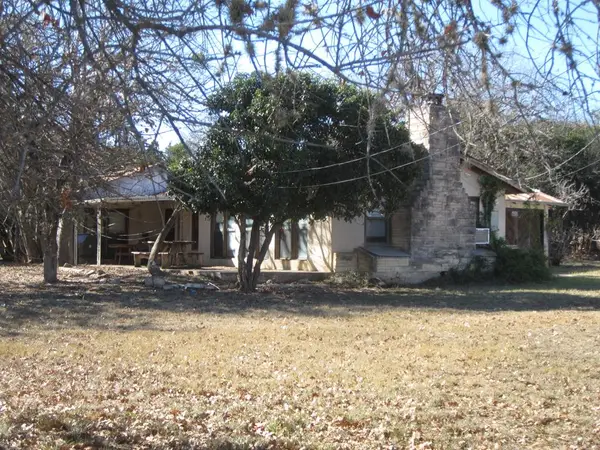 803 15th 15th St, Bandera, TX 78003