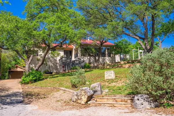818 Bulwer Ave, Kerrville, TX 78028