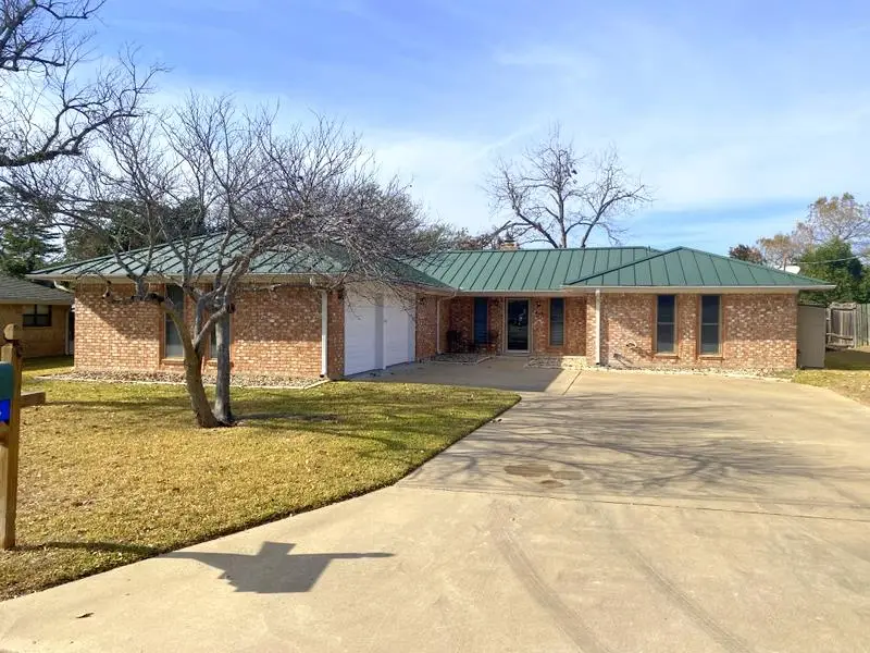 414 Meadow Ridge Dr, Kerrville, TX 78028 - Image #1