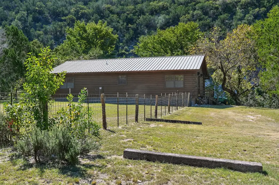 648 Bluff Creek Rd, Leakey, TX 78873 - #2