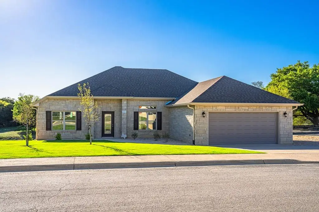 2011 N Athens Ave, Kerrville, TX 78028 - Image #1