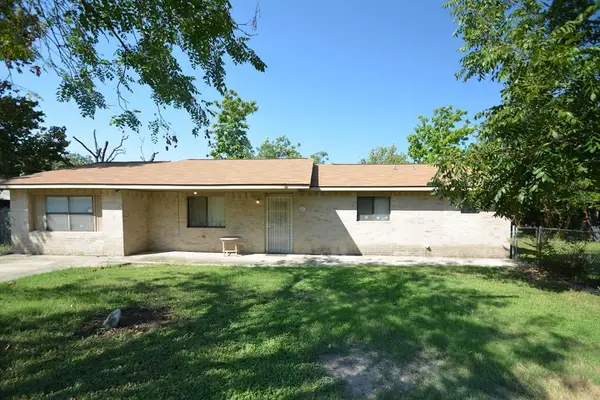 311 Leslie Dr, Kerrville, TX 78028