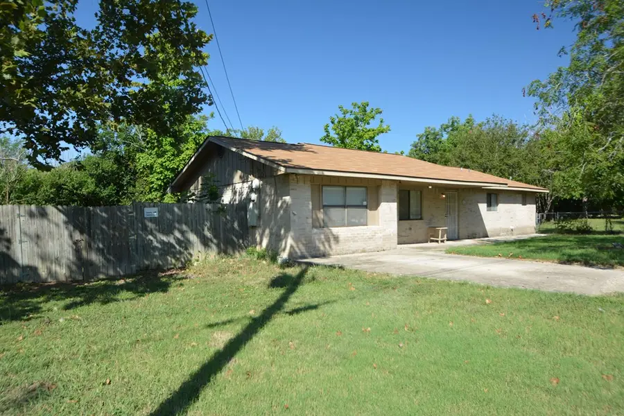 311 Leslie Dr, Kerrville, TX 78028 - Image #3