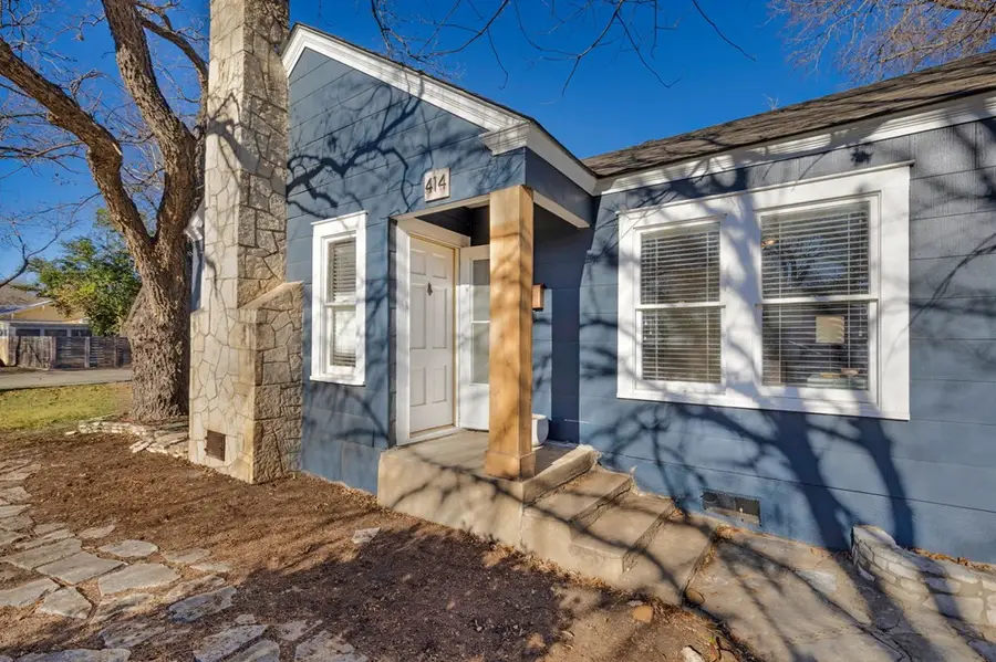 414 W Jefferson St, Kerrville, TX 78028 - Image #2