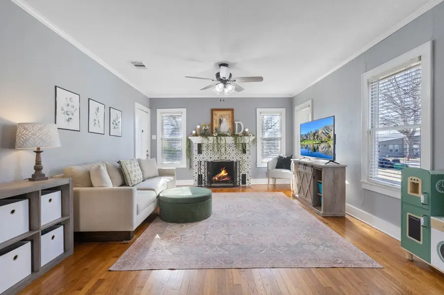 414 W Jefferson St, Kerrville, TX 78028 - Image #3