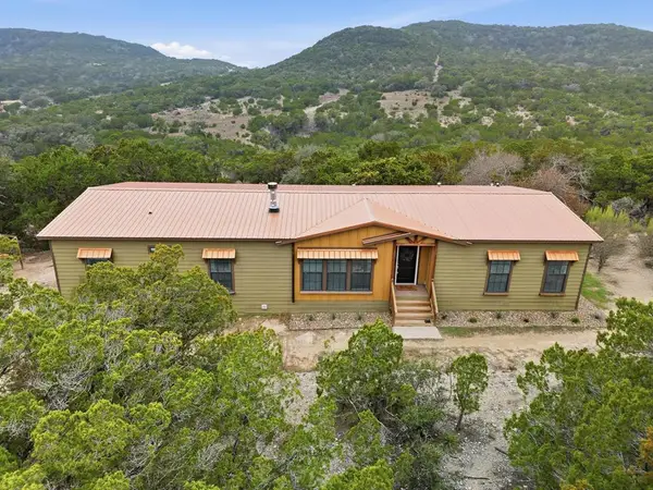 1283 Pipe Springs Dr, Lakehills, TX 78063