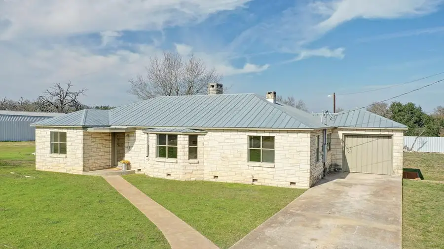 102 Myrtle St, Harper, TX 78631 - #2