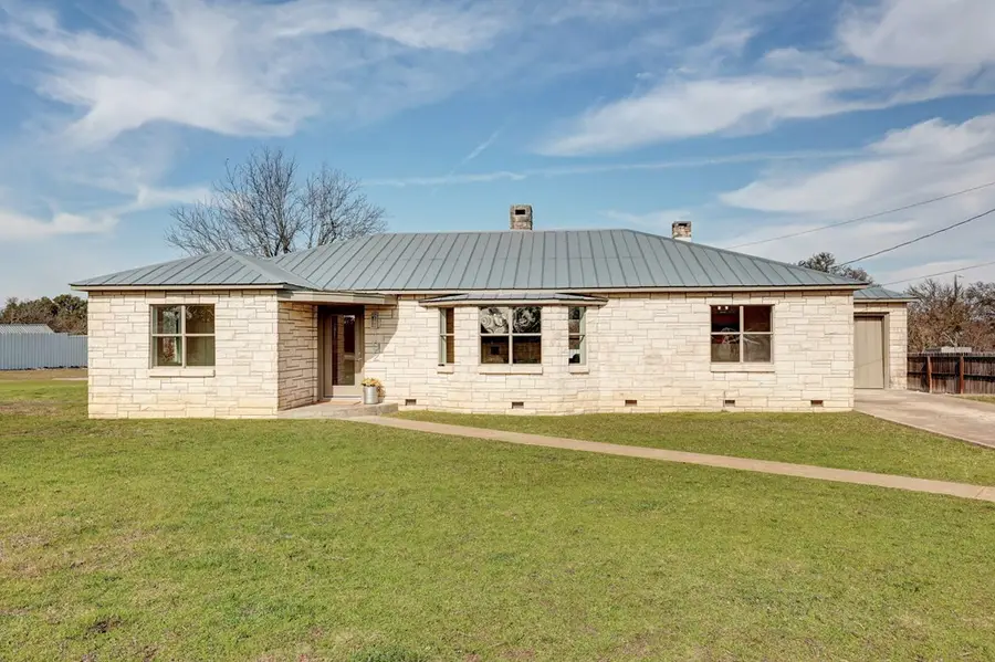 102 Myrtle St, Harper, TX 78631 - #3