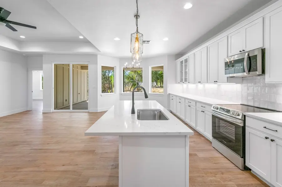 130 Homer Dr, Kerrville, TX 78028 - Image #3