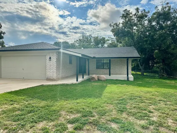 135 Stephanie Dr, Kerrville, TX 78028