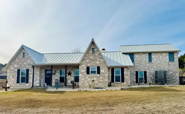 182 Shalako Dr, Kerrville, TX 78028