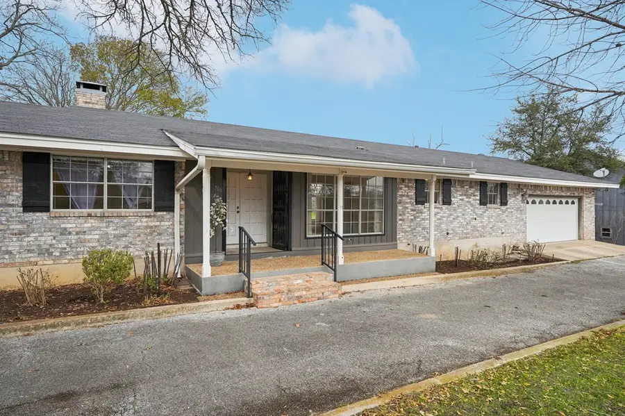 706 Cardinal Dr, Kerrville, TX 78028 - Image #3