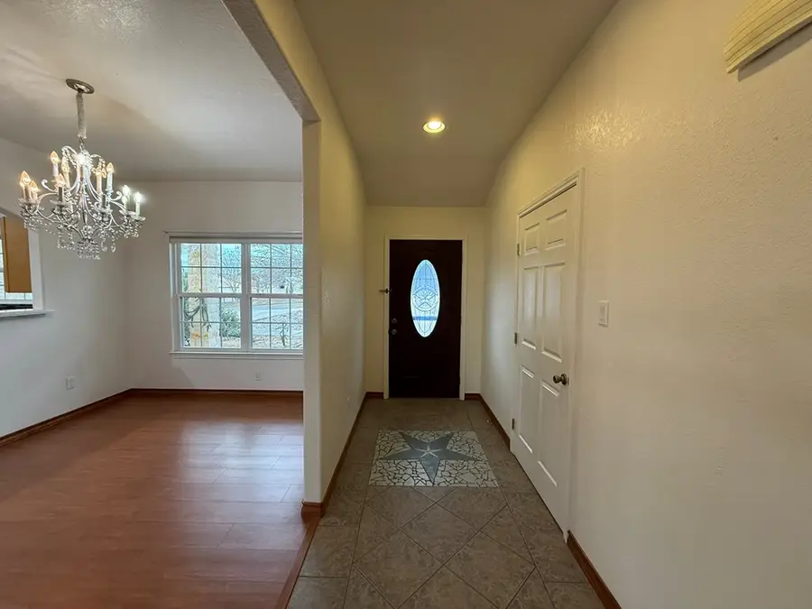 154 N Fannin Dr, Kerrville, TX 78028 - Image #2