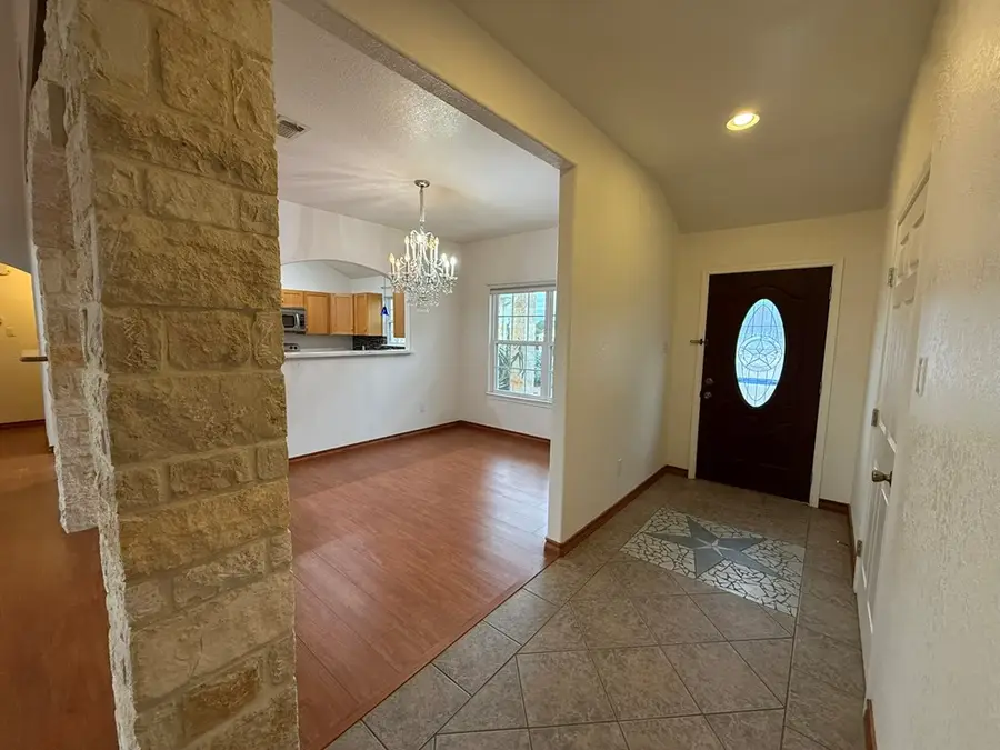 154 N Fannin Dr, Kerrville, TX 78028 - Image #3